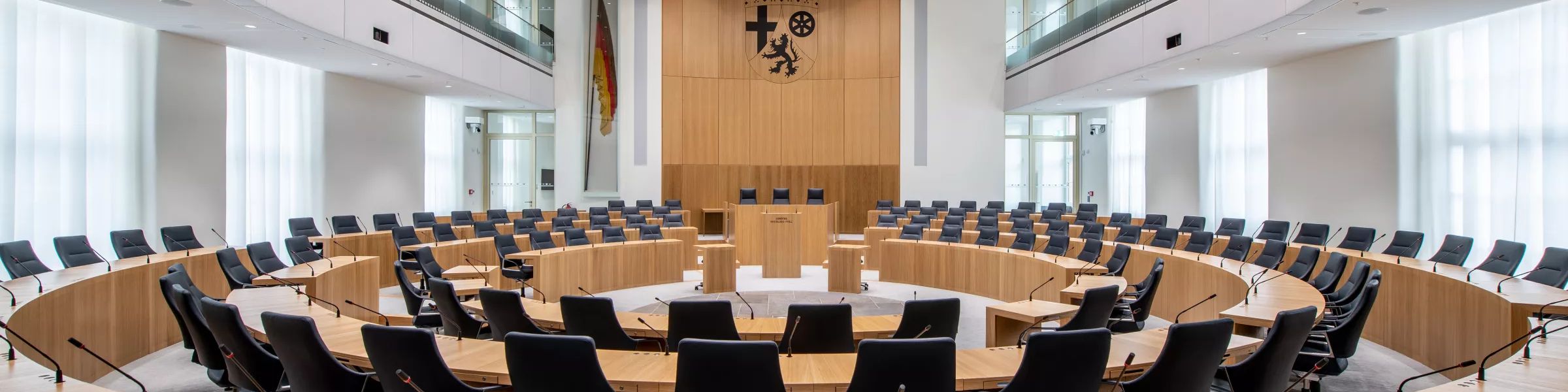 leerer Plenarsaal