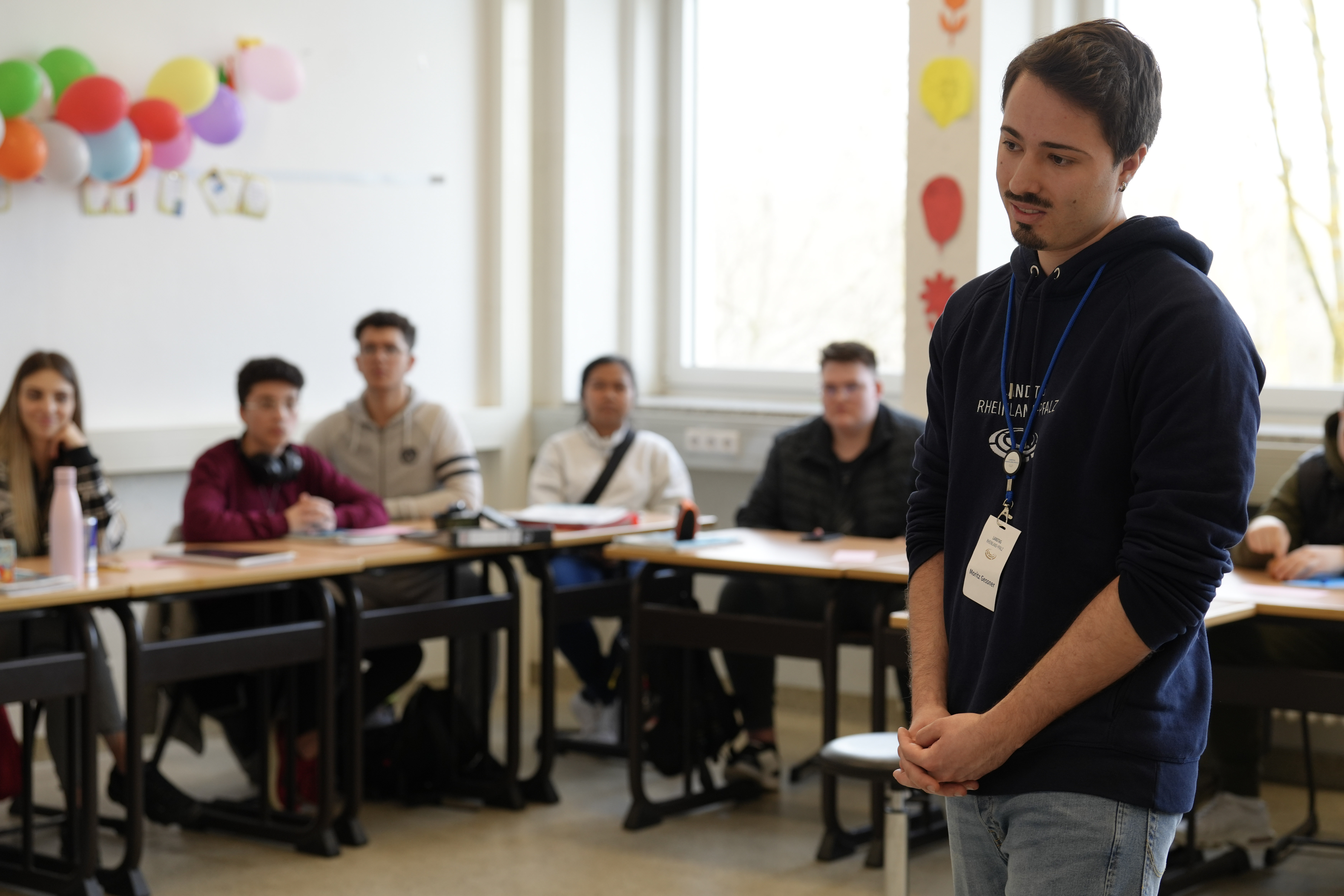 Das Bild zeigt die Durchführung des Workshops "Stammtischparolen"