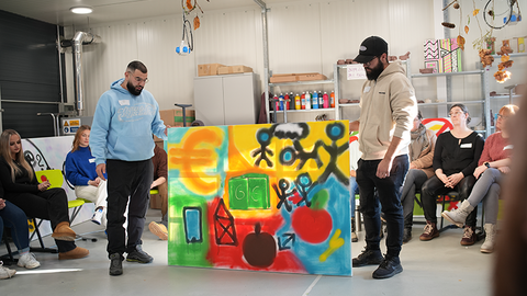 Schüler stellen ihr Projekt der Runde vor